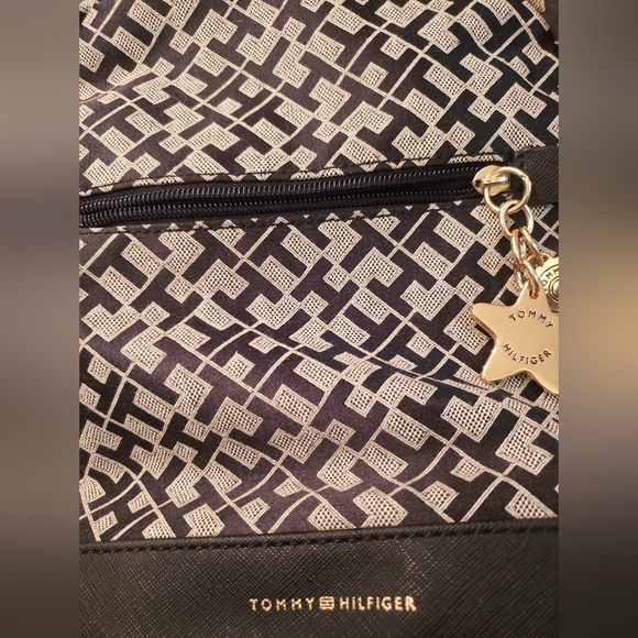 Nice black and gray, small Tommy Hilfiger back pack. Great shape. - Picture 7 of 7